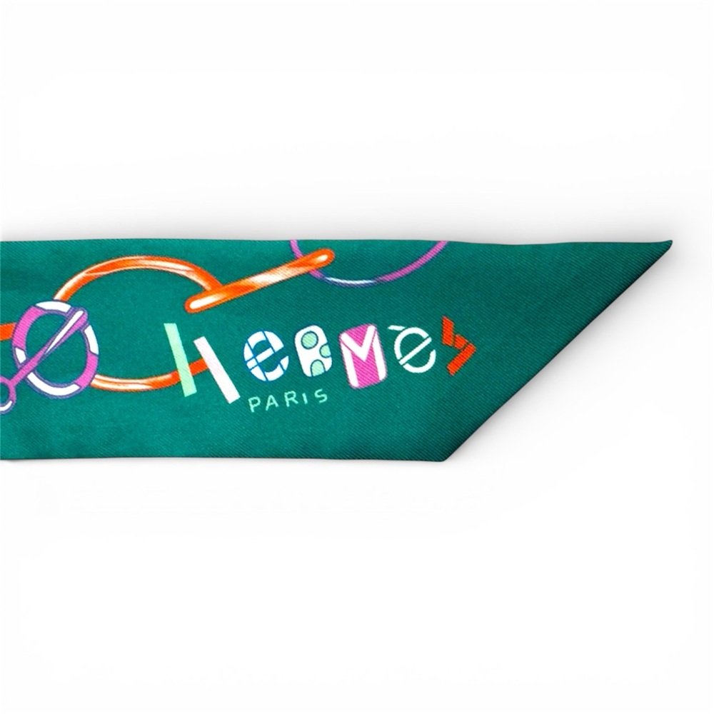 💞HERMES Silk Twilly Ribbon Scarf “Do Re Boucles” • Vert Vif Blanc (Green White) - Picture 6 of 10